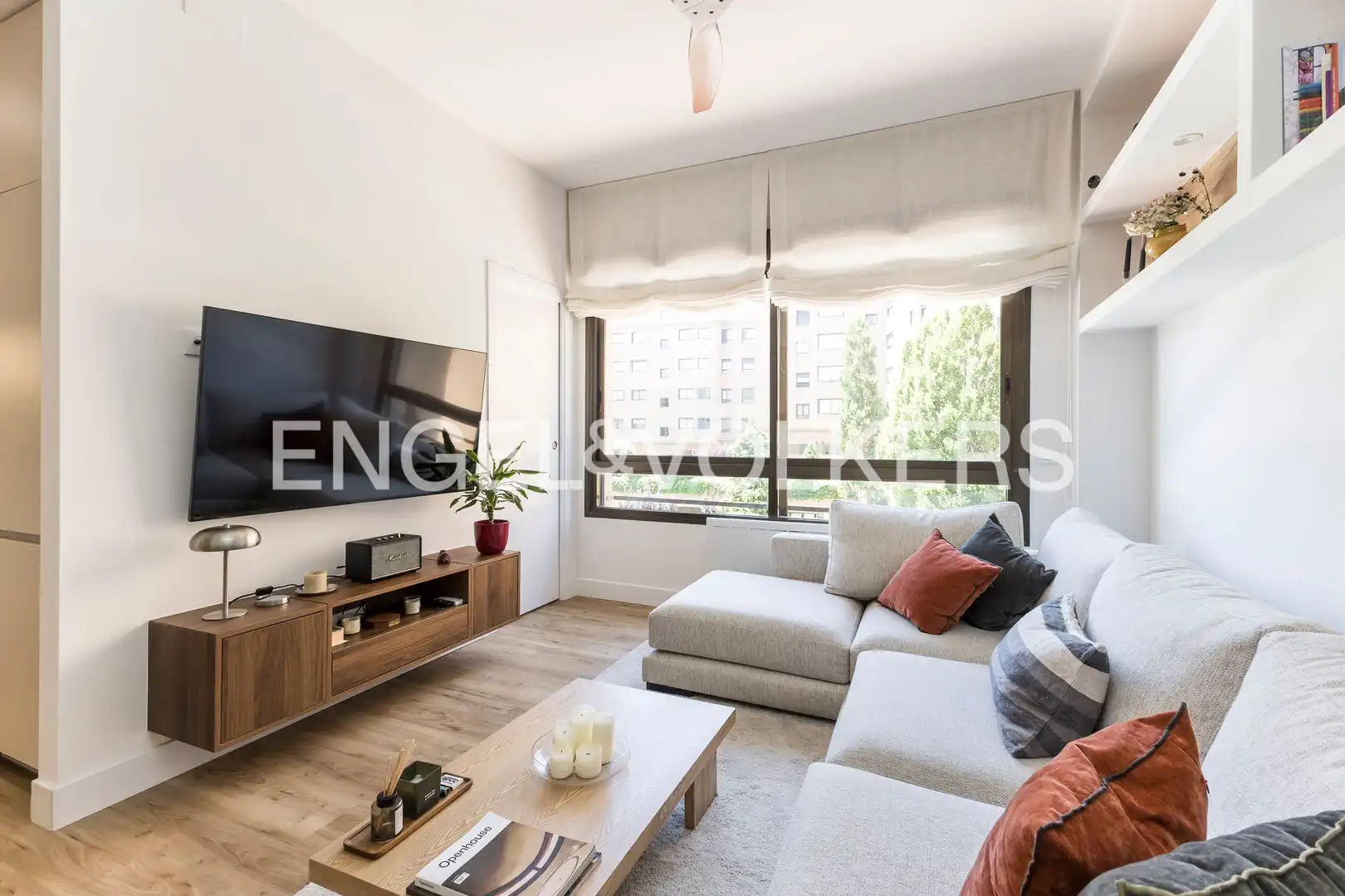 Living room of Flat for sale in Madrid  with Air Conditioner, Heating and Swimming Pool