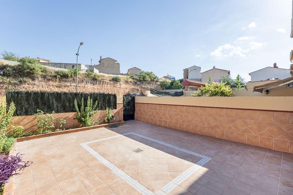 Terrassa de Casa adosada en venda en Iznalloz amb Traster i Balcó