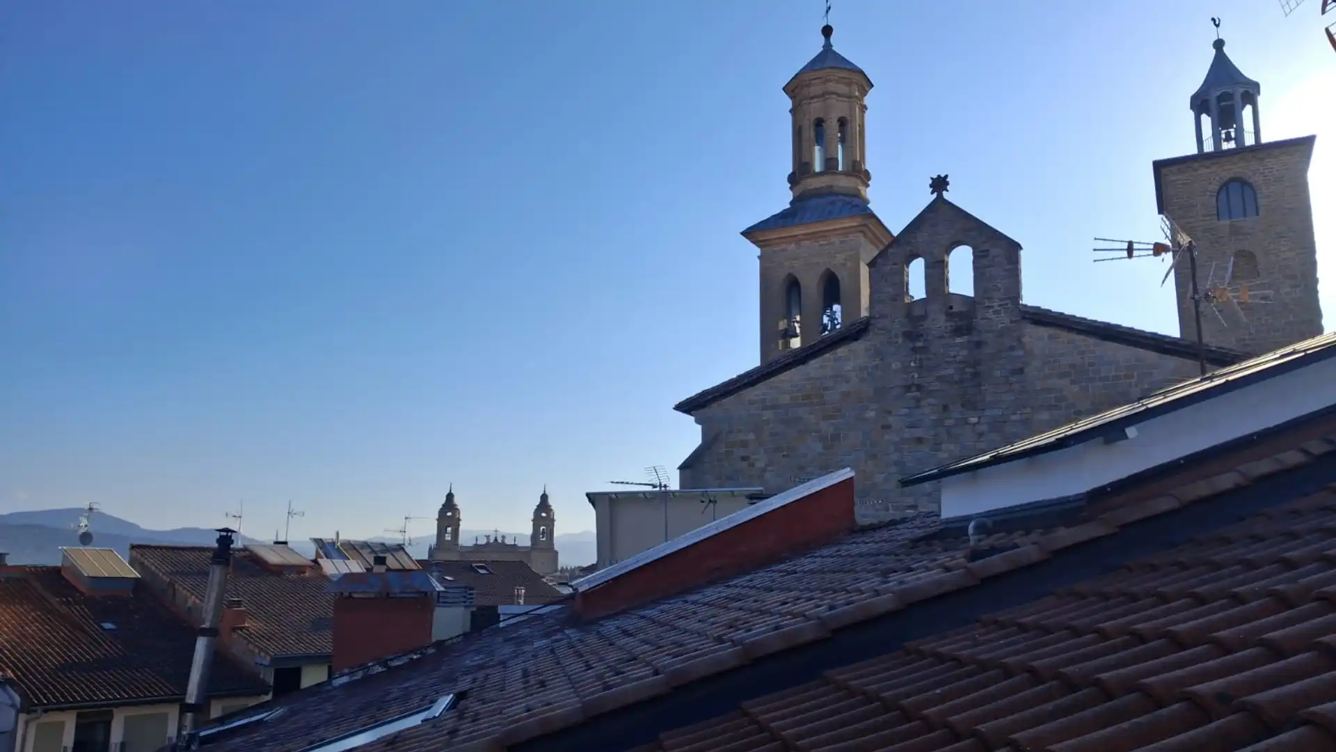 Vista exterior de Piso en venta en  Pamplona / Iruña con Aire acondicionado, Calefacción y Horno