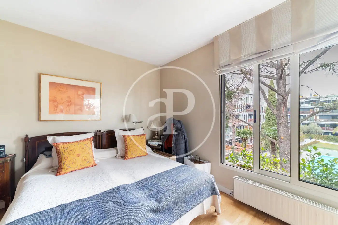 Habitación de Dúplex en venta en Madrid con Aire acondicionado, Calefacción y Jardín privado