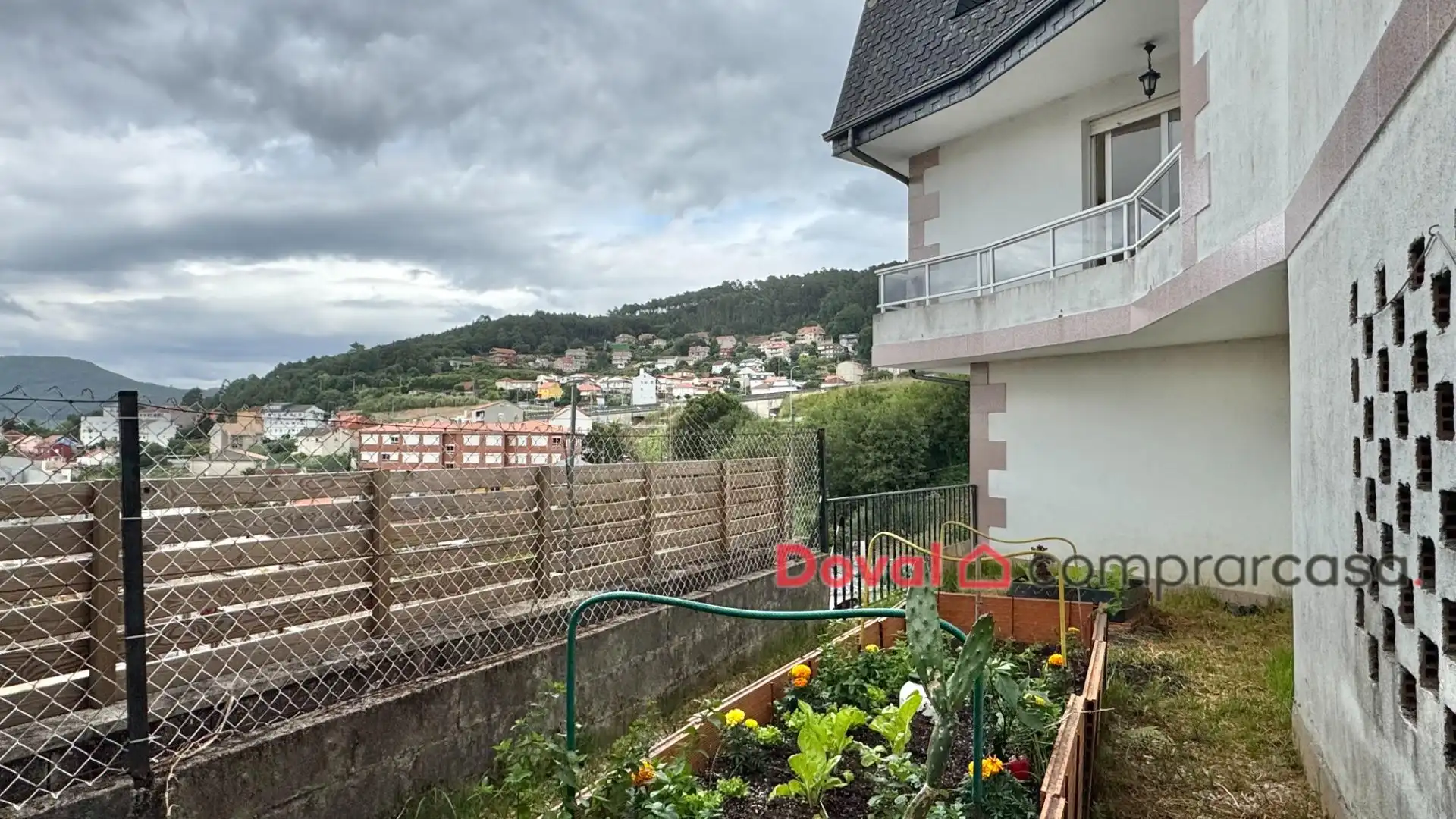 Terrassa de Casa o xalet en venda en Redondela amb Calefacció, Traster i Piscina