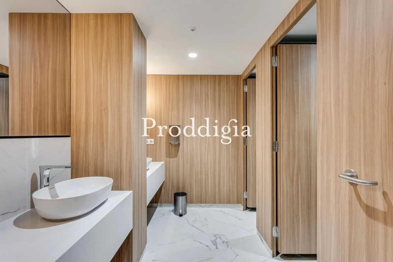 Badezimmer von Büro zur Miete in Barcelona mit Klimaanlage und Terrasse