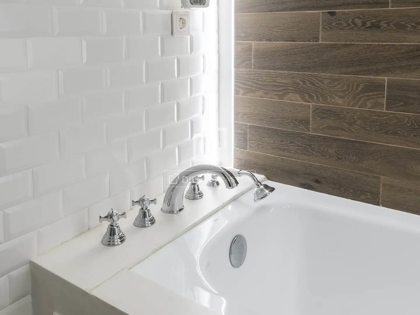 Bathroom of Attic for sale in Barcelona  with Air Conditioner, Heating and Parquet flooring