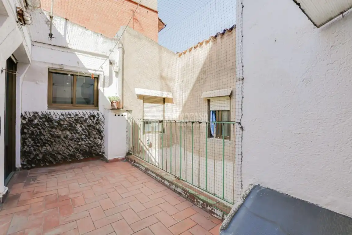 Vista exterior de Casa adosada en venta en Montcada i Reixac con Calefacción y Balcón