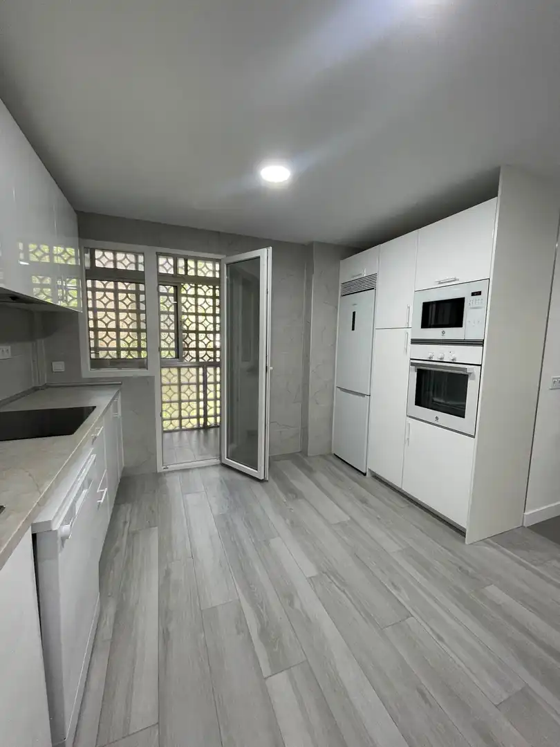 Flat with terrace to rent in Calle Calle Jarosa II, imagen 5