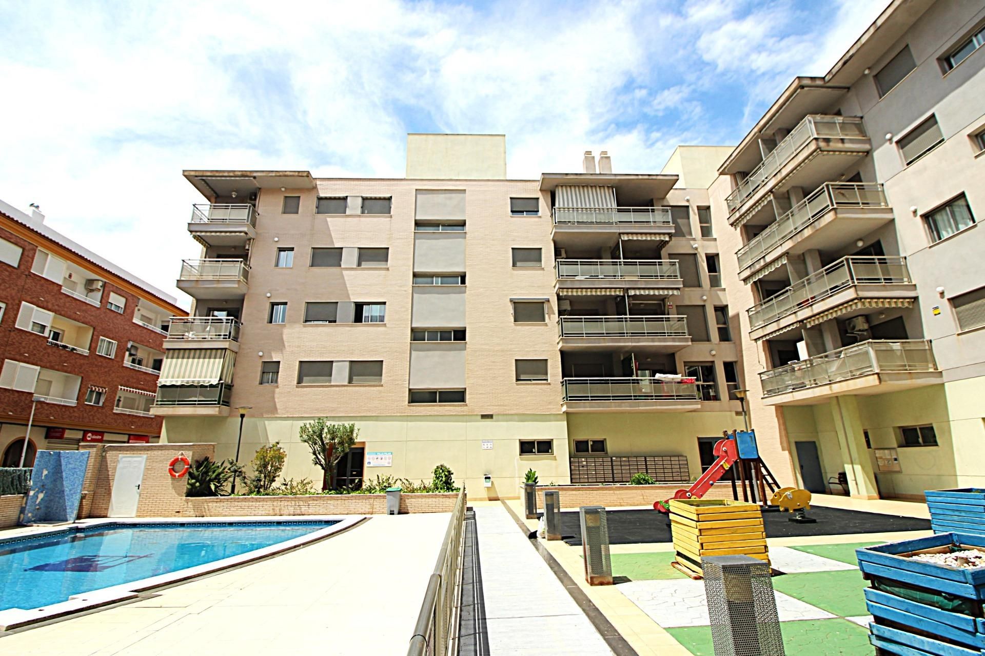 Vista exterior de Apartament en venda en Oropesa del Mar / Orpesa amb Jardí privat, Terrassa i Piscina comunitària