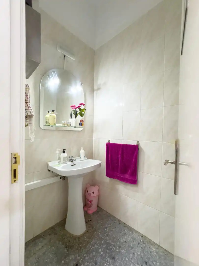 Baño de Local de alquiler en Santa Cruz de Tenerife con Aire acondicionado y Amueblado
