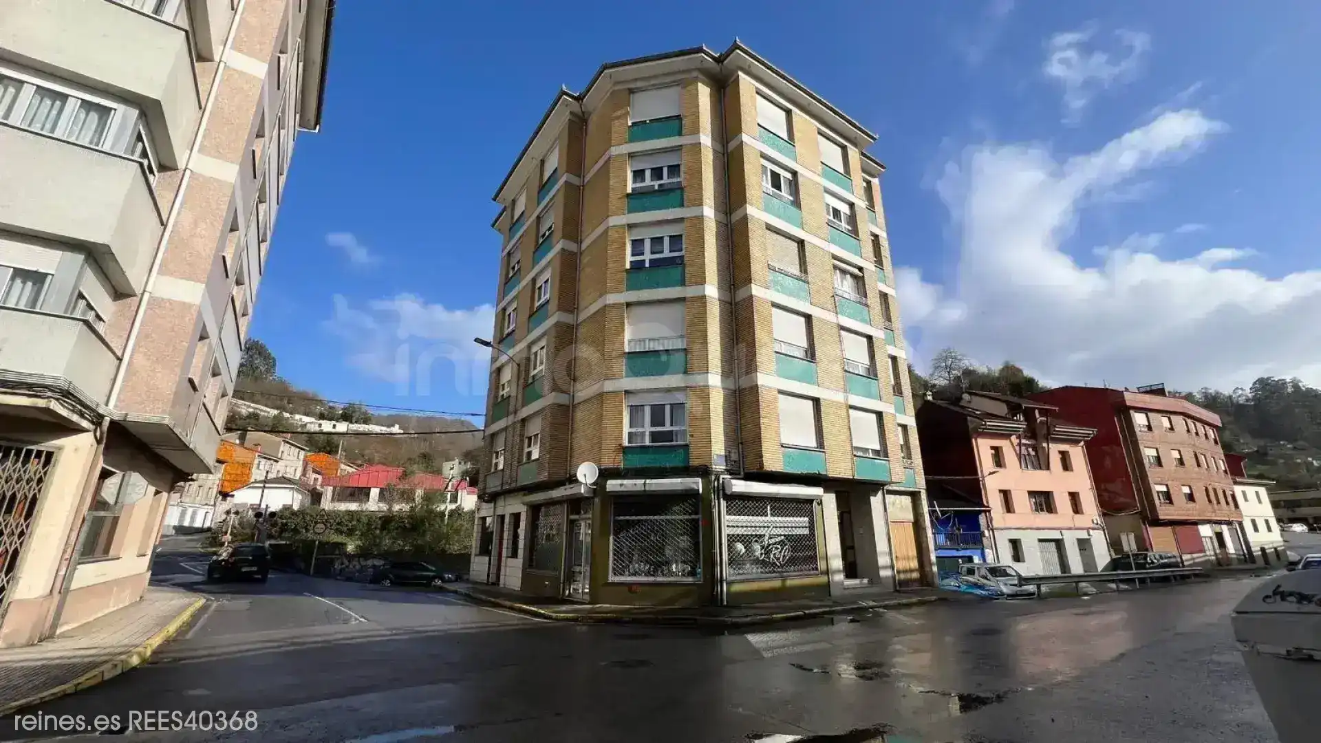 Vista exterior de Piso en venta en San Martín del Rey Aurelio