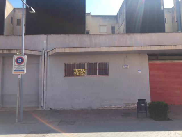 Local comercial en Alquiler en Carrer Sebastià Joan Arbó en Deltebre
