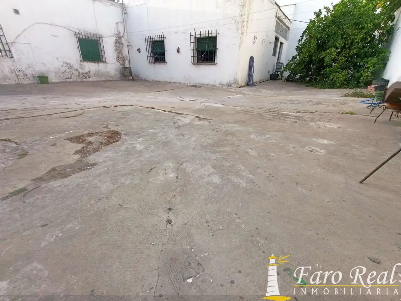 Parking of Detached homes for sale in Sanlúcar de Barrameda