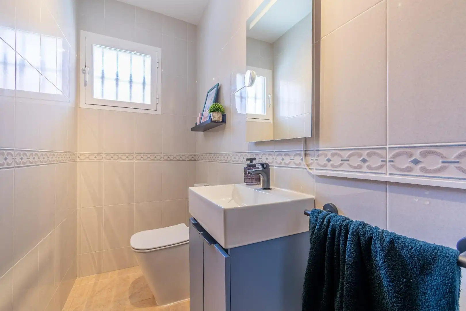 Baño de Casa adosada en venta en Almería con Aire acondicionado, Calefacción y Terraza