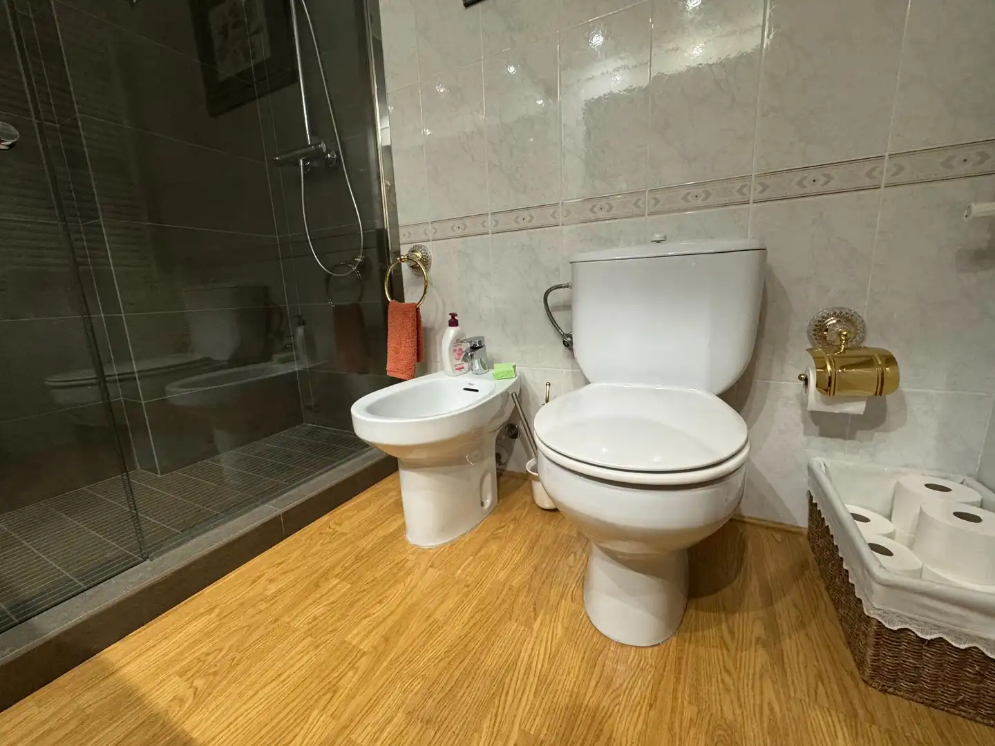 Badezimmer von Wohnung zum Verkauf in Girona mit Klimaanlage, Heizung und Möbliert