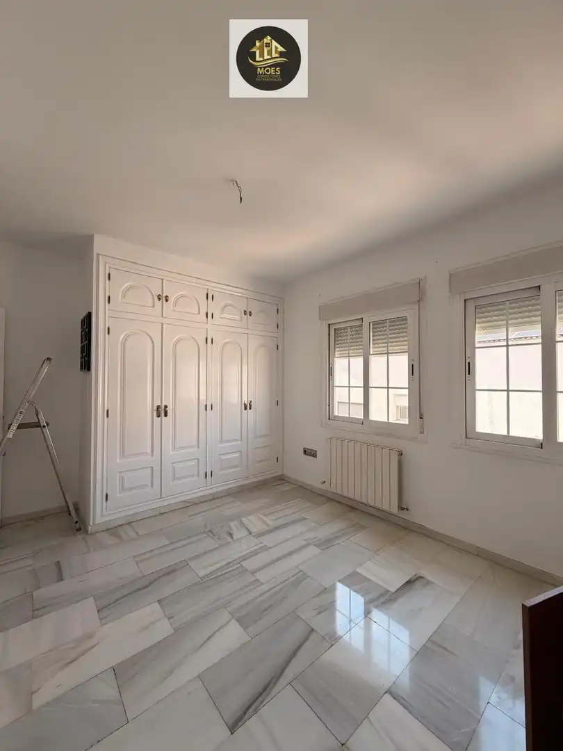 Dormitori de Casa o xalet en venda en Jaén amb Aire condicionat, Calefacció i Terrassa