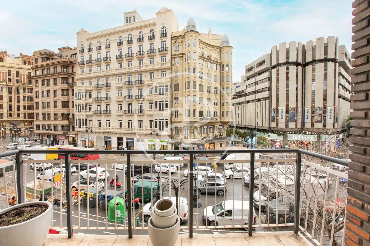 Außenansicht von Wohnung zum Verkauf in Valencia mit Klimaanlage, Heizung und Terrasse