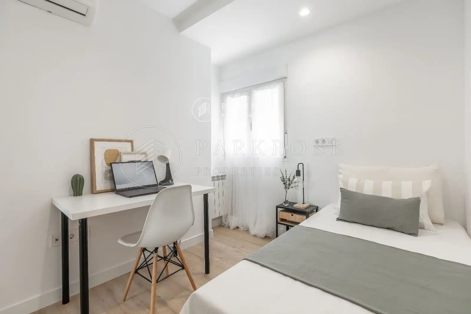 Bedroom of Flat for sale in Madrid  with Air Conditioner, Heating and Terrace