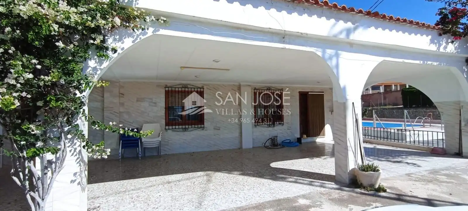 Vista exterior de Casa o xalet en venda en Elche / Elx amb Jardí privat, Terrassa i Traster