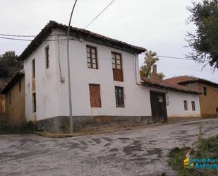 Vista exterior de Finca rústica en venda en Villamejil amb Jardí privat