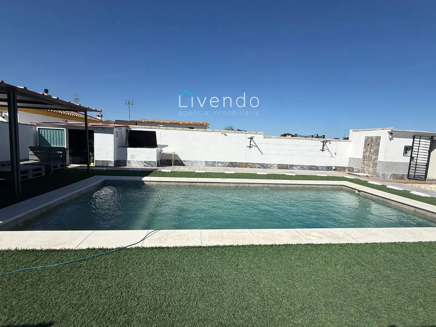 Piscina de Casa o xalet en venda en Chiclana de la Frontera amb Aire condicionat, Piscina i Moblat