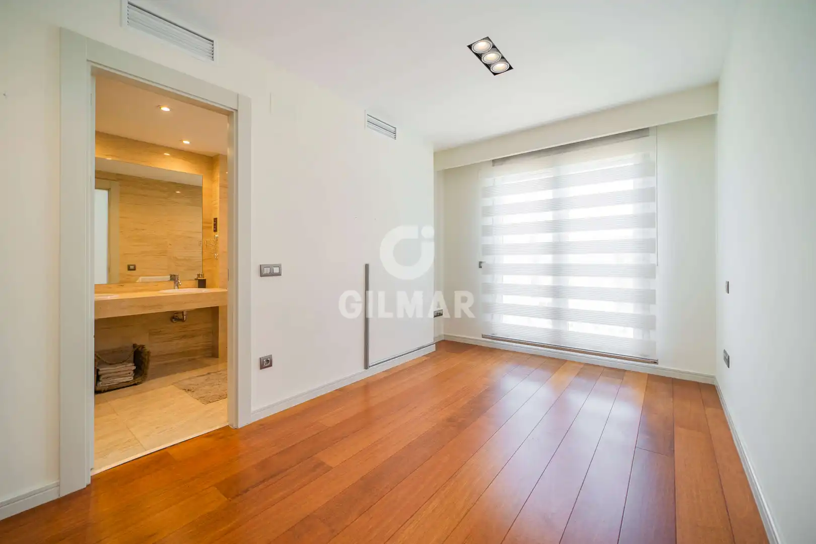 Bedroom of Duplexes for sale in Pozuelo de Alarcón  with Heating, Private garden and Storage room