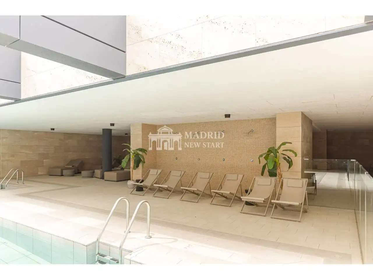 Piscina de Pis de lloguer en Madrid amb Aire condicionat, Calefacció i Traster