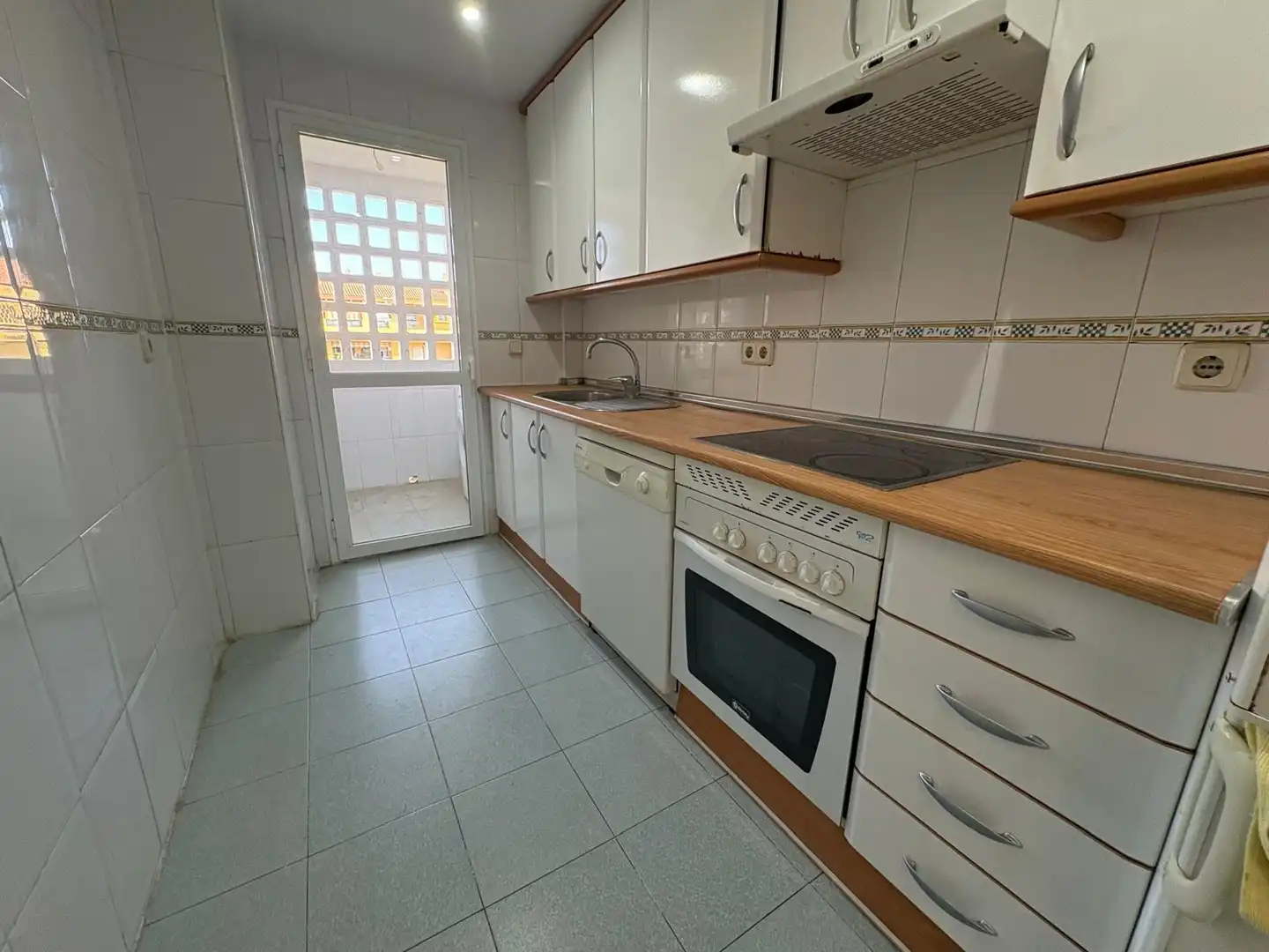 Cuina de Àtic en venda en Marbella amb Aire condicionat, Calefacció i Jardí privat