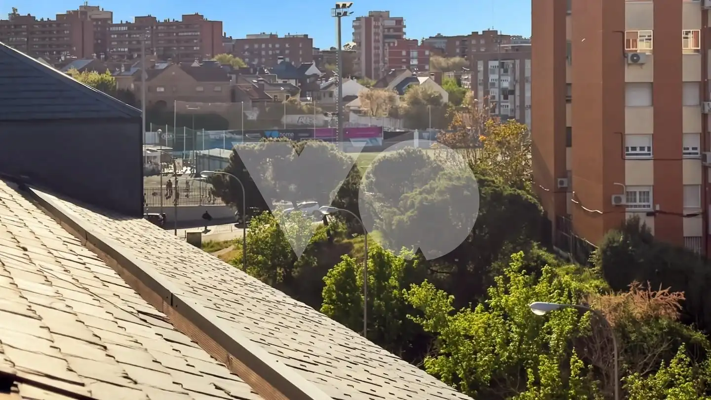 Vista exterior de Pis en venda en Madrid amb Calefacció, Traster i Piscina