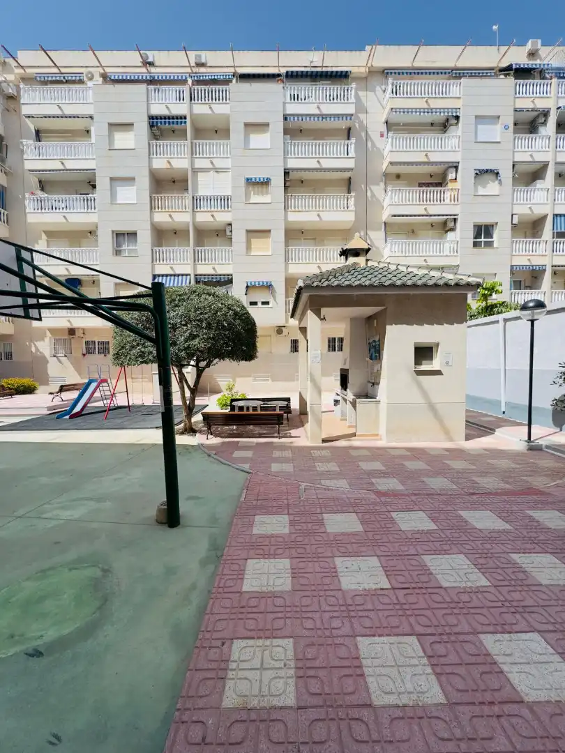 Außenansicht von Wohnung zum Verkauf in Torrevieja mit Klimaanlage, Heizung und Möbliert