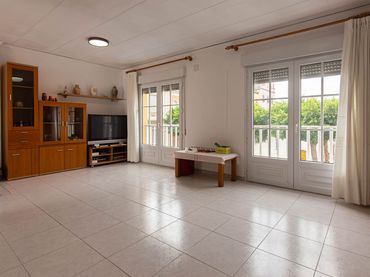 Casa bifamiliare con balcone in vendita a Carrer Sant Felip