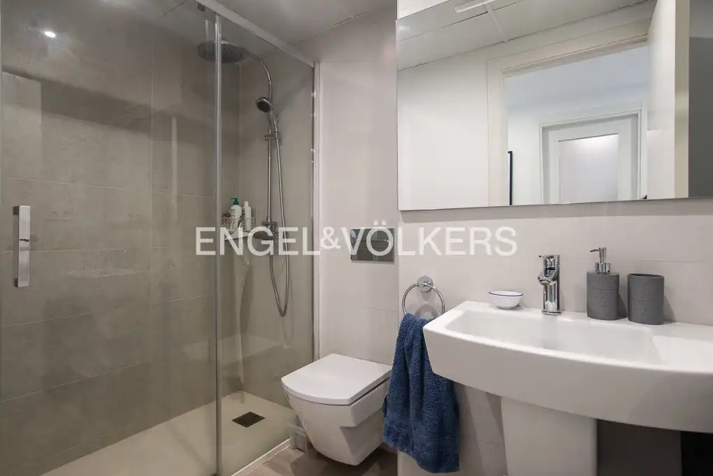 Badezimmer von Wohnung zum Verkauf in Vinaròs mit Klimaanlage, Heizung und Privatgarten