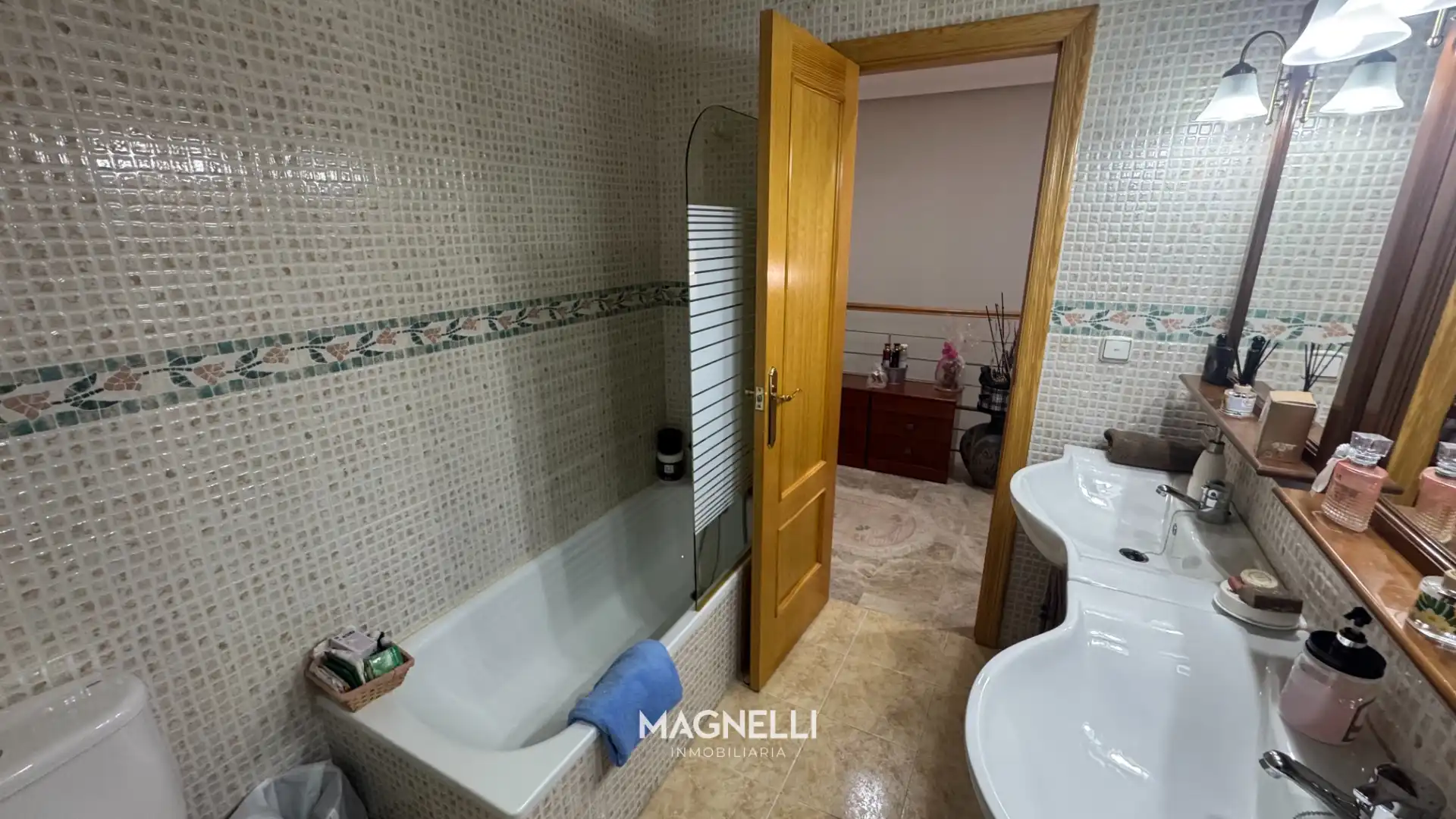 Baño de Casa adosada en venta en Elda con Jardín privado, Amueblado y Balcón