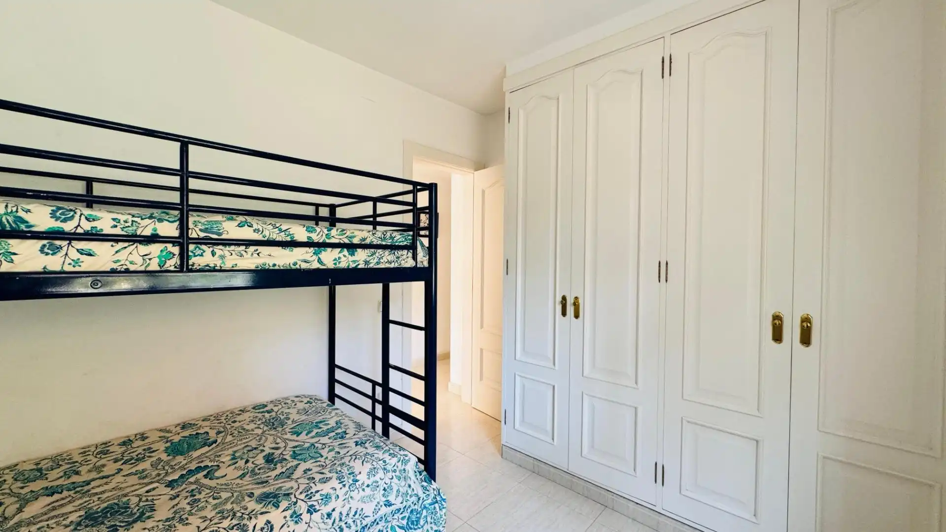 Schlafzimmer von Erdgeschoss zur Miete in Vilanova i la Geltrú mit Klimaanlage, Heizung und Terrasse
