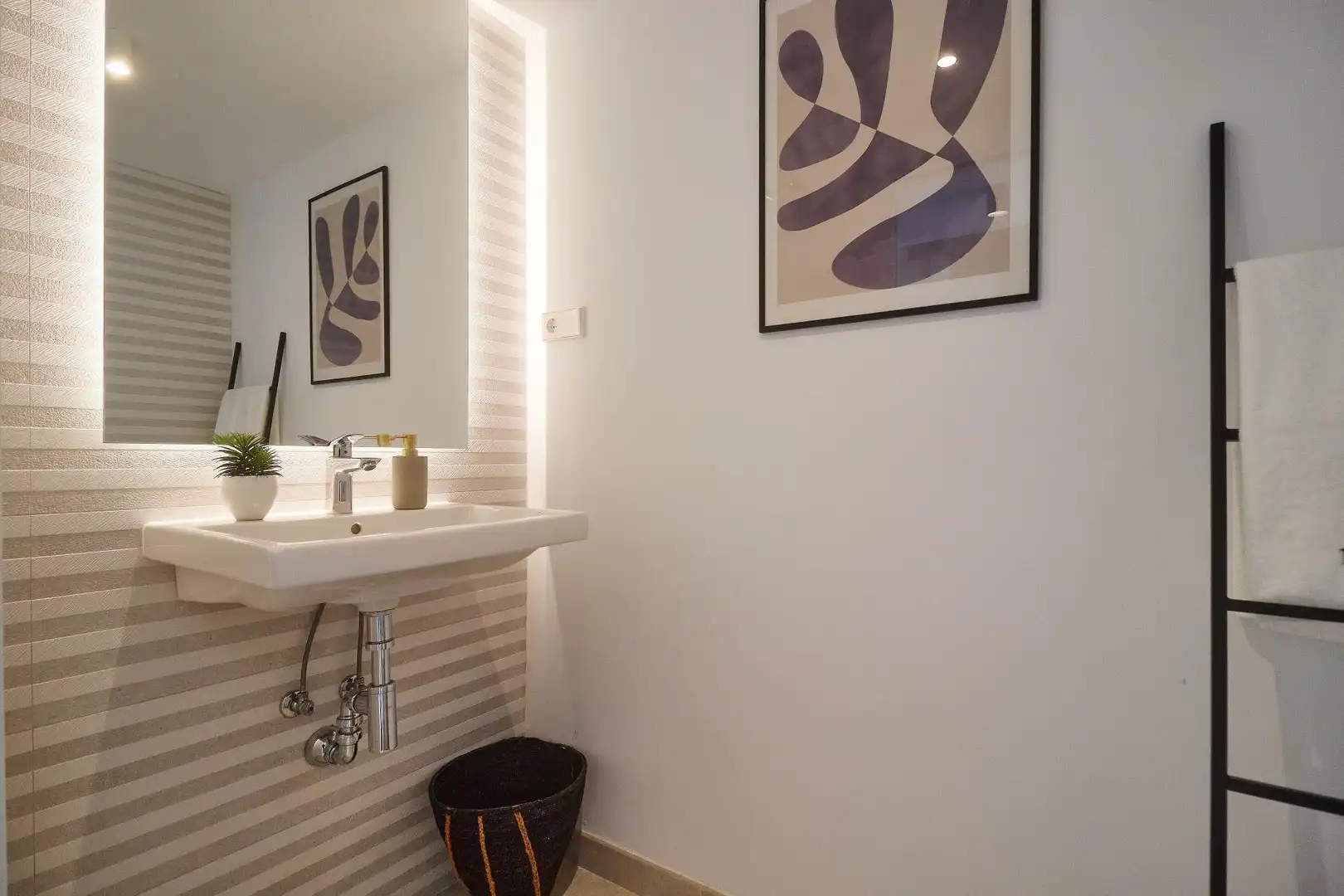 Casa adosada en venta en El Faro de Calaburra - Chaparral