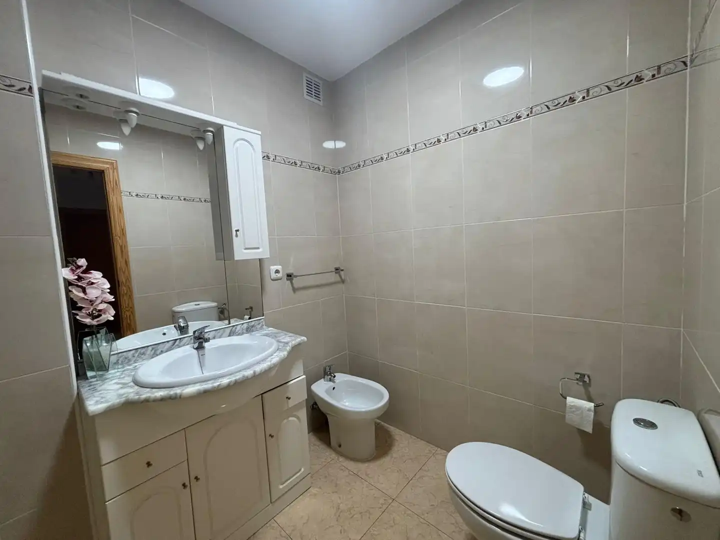Baño de Dúplex de alquiler en Los Alcázares con Jardín privado, Terraza y Amueblado