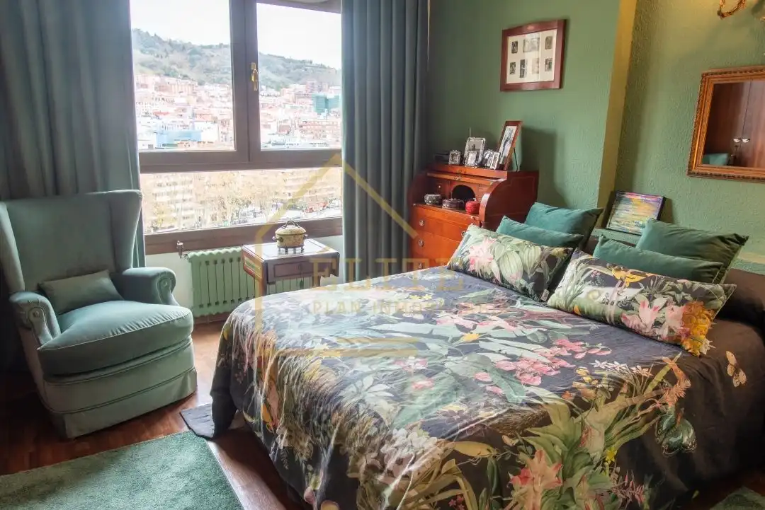 Dormitori de Pis en venda en Bilbao  amb Calefacció, Terrassa i Traster