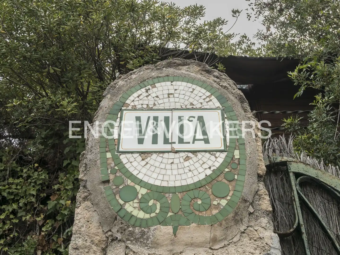 Vista exterior de Casa o xalet en venda en Barcelona amb Calefacció, Jardí privat i Terrassa