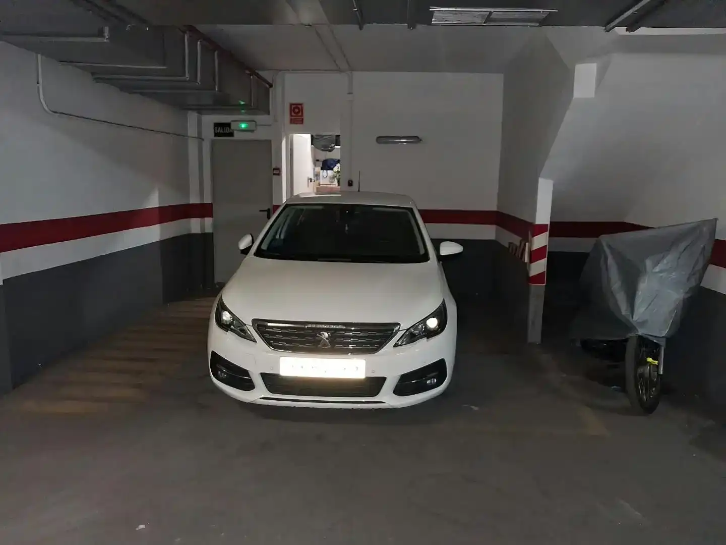 Aparcament de Casa adosada en venda en Sagunto / Sagunt amb Aire condicionat i Piscina