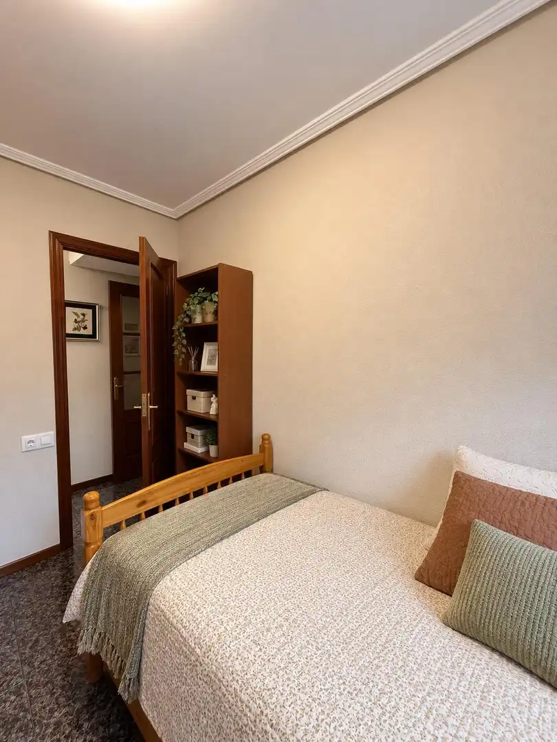 Bedroom of Flat for sale in Teis