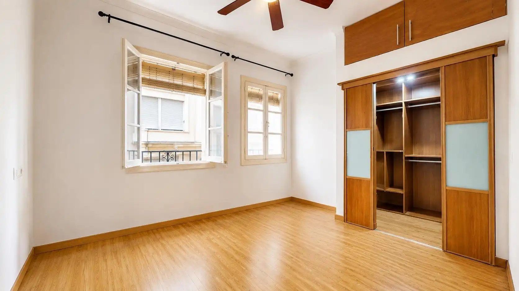 Habitación de Piso en venta en Almería con Aire acondicionado, Calefacción y Balcón