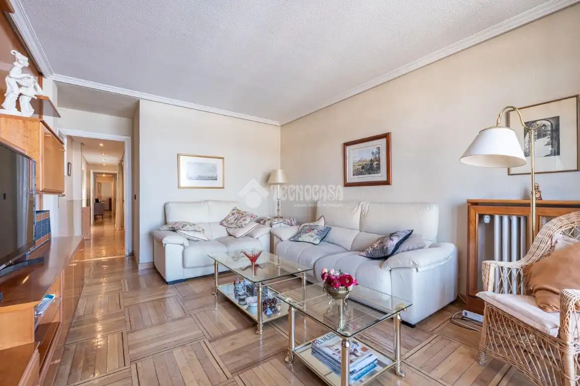 Sala de estar de Piso en venta en Madrid con Calefacción, Parquet y Balcón