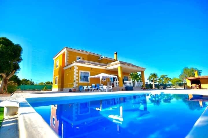 Vista exterior de Casa o xalet de lloguer en Elche / Elx amb Aire condicionat, Jardí privat i Terrassa