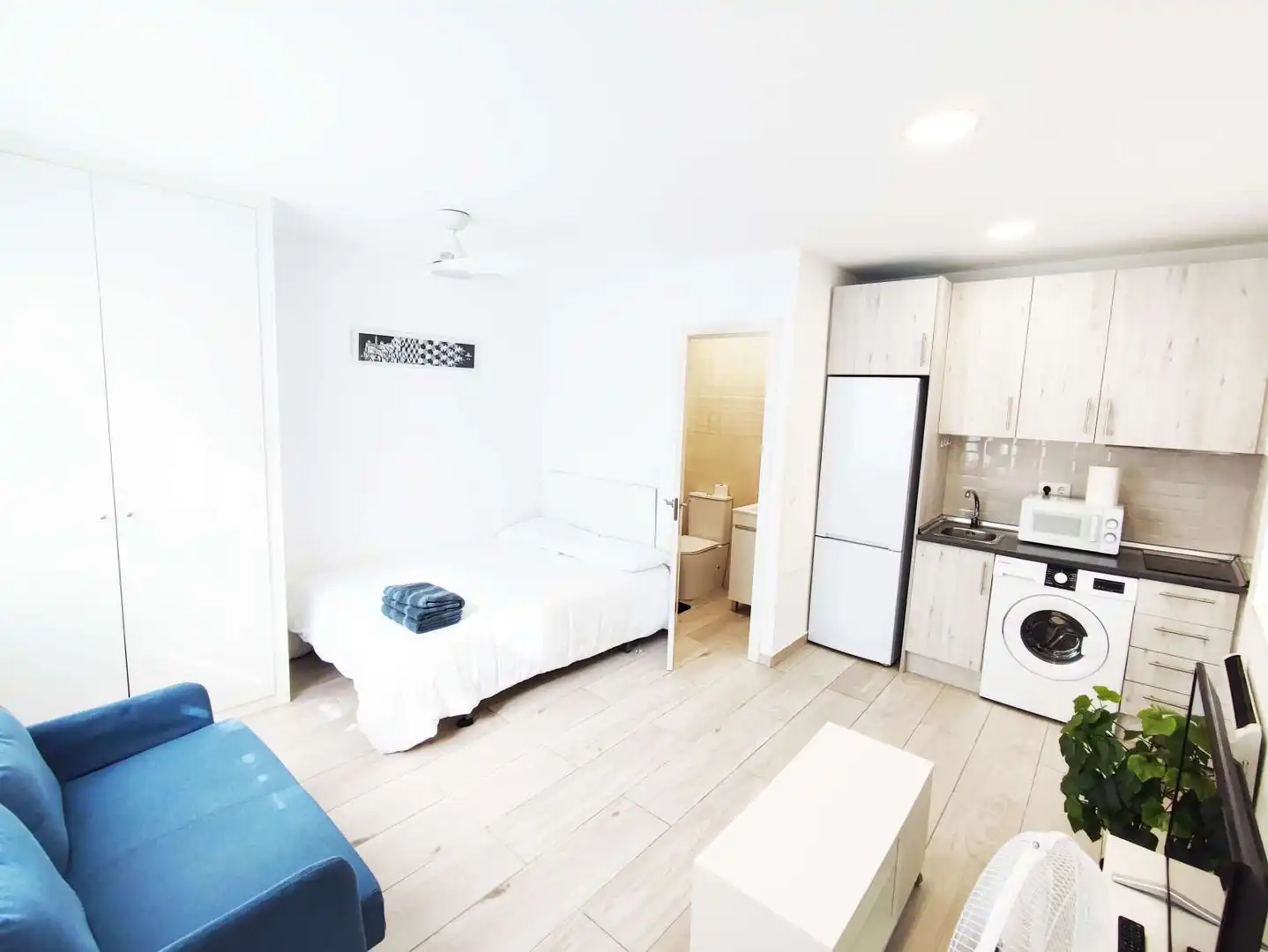 Habitación de Estudio para compartir en  Madrid Capital con Aire acondicionado, Terraza y Amueblado