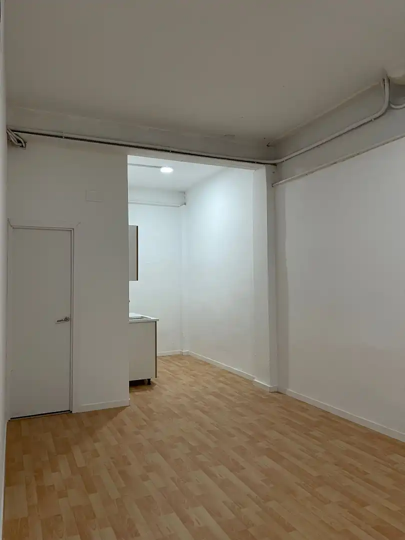 Commercial properties for sale in Barcelona  with Heating and Furnished