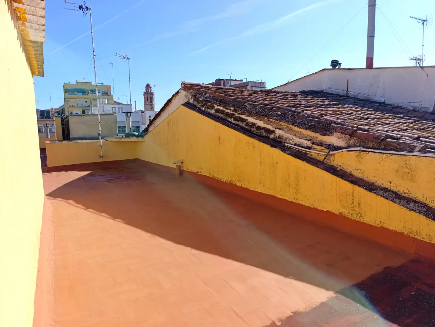 Vista exterior de Casa o xalet en venda en Calella amb Terrassa, Balcó i Alarma