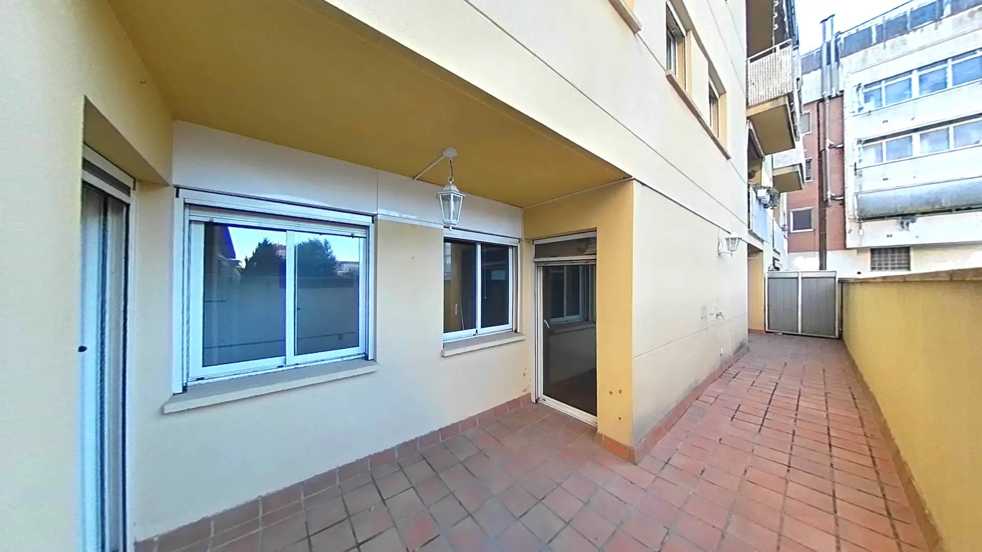 Außenansicht von Wohnung zum Verkauf in Vilafranca del Penedès mit Heizung, Terrasse und Abstellraum