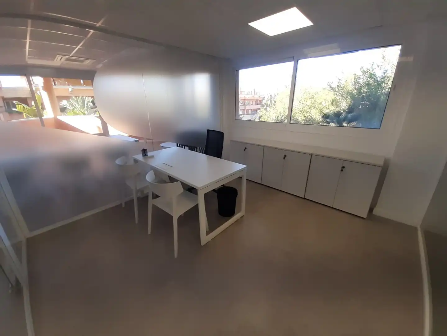 Office for rent in Marbella  with Air Conditioner and Furnished