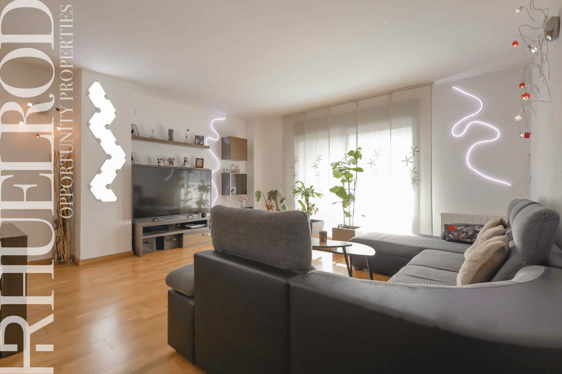 Living room of Flat for sale in  Barcelona Capital  with Air Conditioner, Heating and Parquet flooring