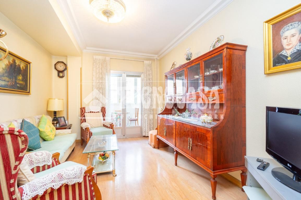 Bedroom of Flat for sale in  Madrid Capital  with Heating, Terrace and Furnished