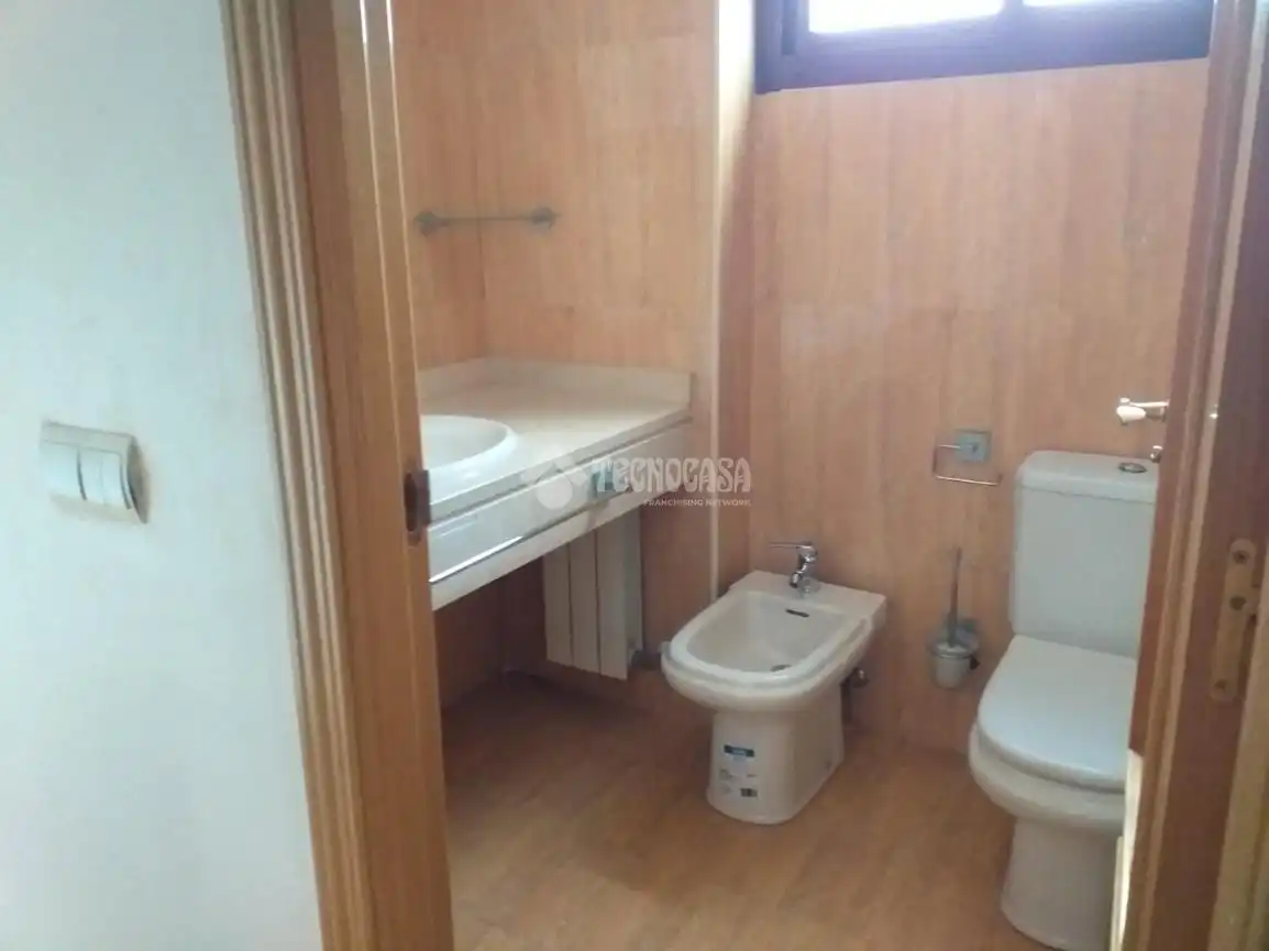 Badezimmer von Wohnung zur Miete in Alcorcón
