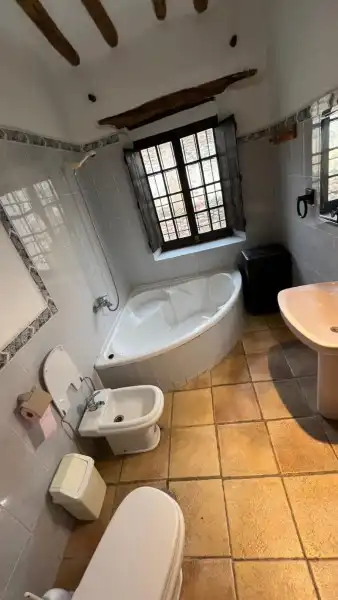 Badezimmer von Country house zum Verkauf in Rubite mit Terrasse