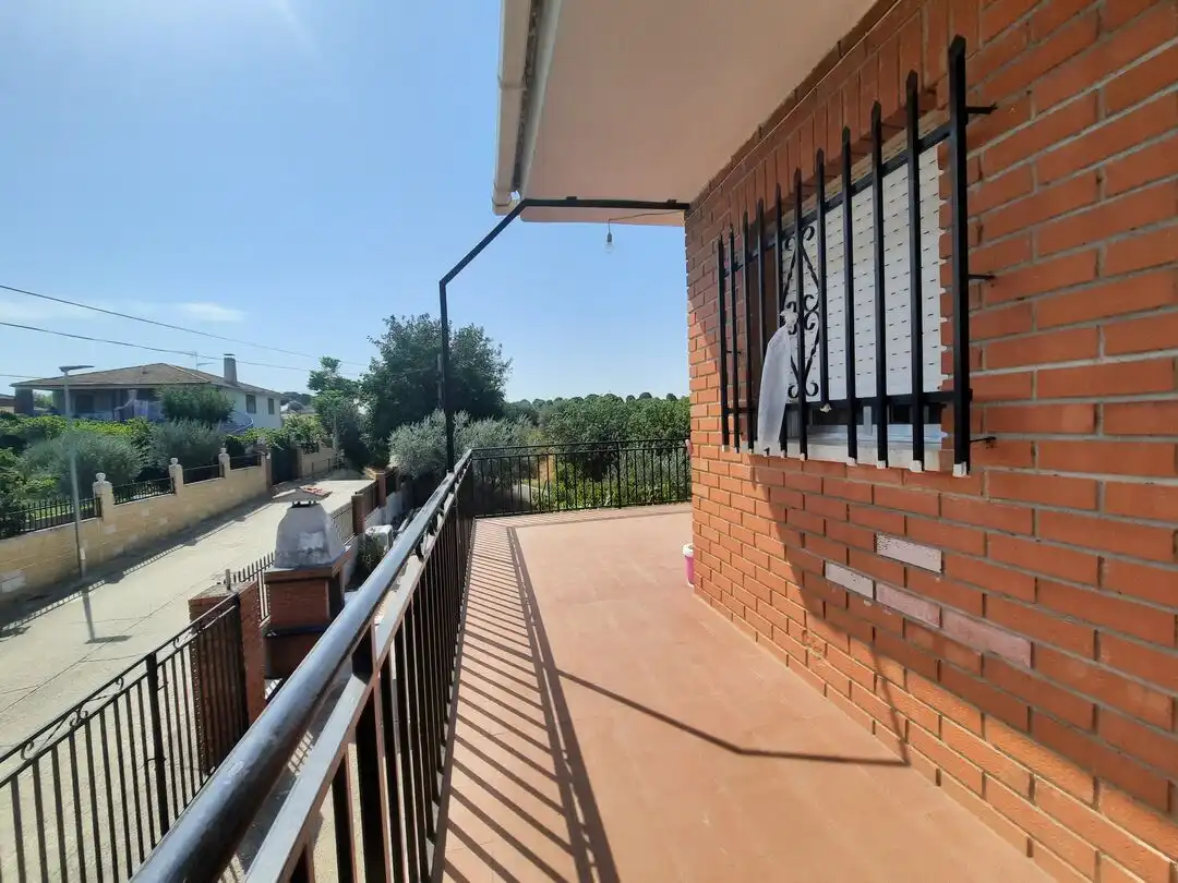 Terraza de Casa adosada en venta en Escalona con Aire acondicionado, Calefacción y Jardín privado